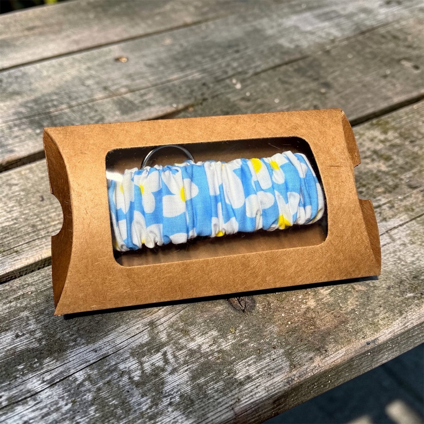 Bold Daisy – Floral Wristlet Keychain - Willow Shack Collective